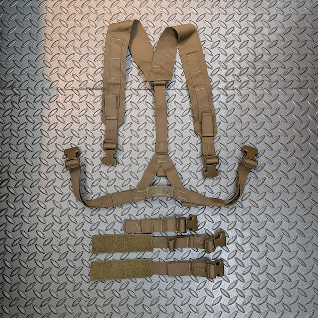 【店頭販売のみ】US（米軍放出品）FILBE USMC Chest Rig ショルダーストラップパーツ Coyote