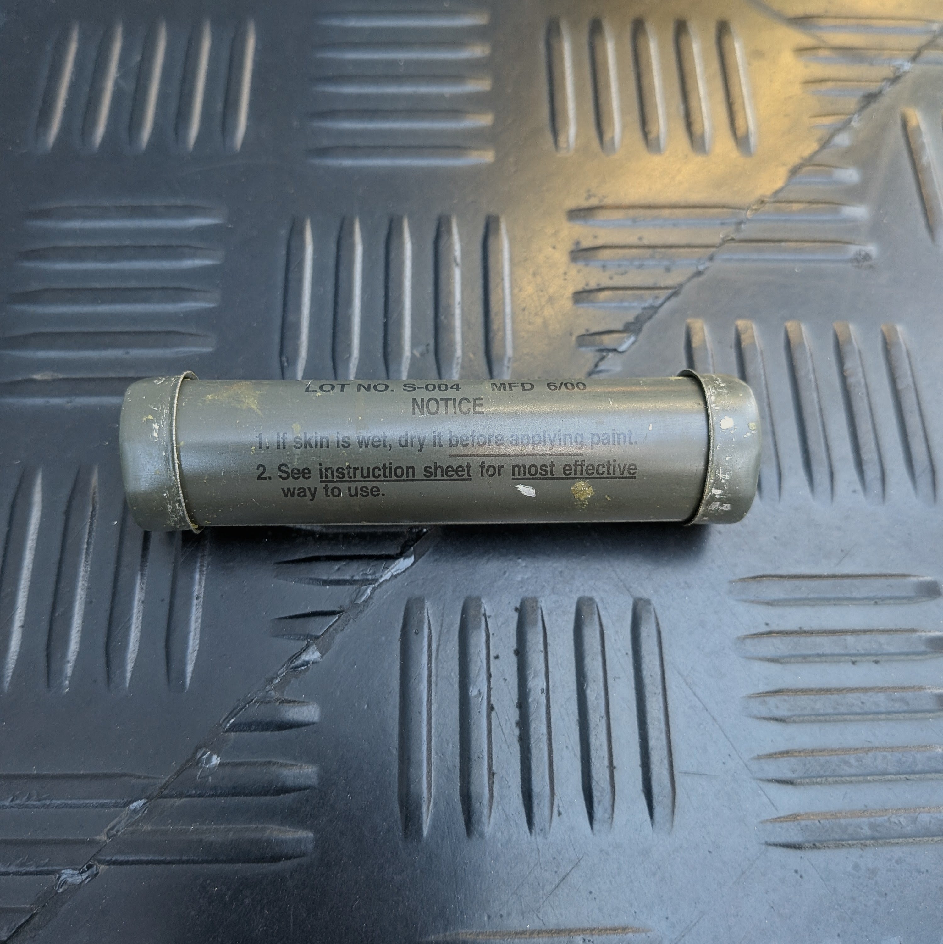【店頭販売のみ】US（米軍放出品）カモフラージュフェイスペイント スティックタイプ [2色][コレクション品]