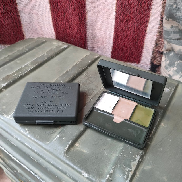 [Storefront only] US (U.S. military surplus) camouflage face paint [4 colors] [collection item]