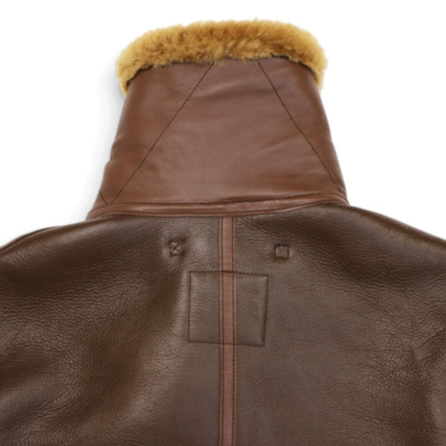 キャプテントムのMORGAN MEMPHIS BELLE初期型RAFアービンジャケット。背中2枚パネル仕様のラセットブラウンのムートンフライトジャケット。