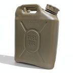 キャプテントムのコヨーテカラーの米軍放出品20リットルジェリカン。耐久性のあるプラスチック製燃料タンク。