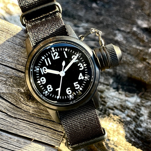 M.R.C. WATCH CO.（モントルロロイ）U.S.NAVY BUSHIP “BLACK OPS” WRIST WATCH [黒色文字盤 白色インデックス] 12時間ブラックダイアル [クォーツ]【中田商店】