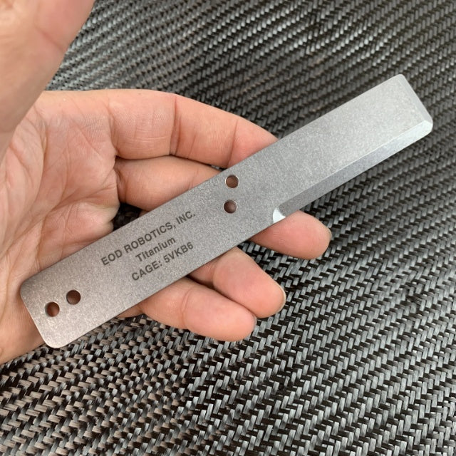 MARATAC（マラタック）Tumbled Titanium EOD Robotics Breacher Bar Medium [MT0018-M][チタン ブリーチャーバー ミディアム]【レターパックプラス対応】【レターパックライト対応】