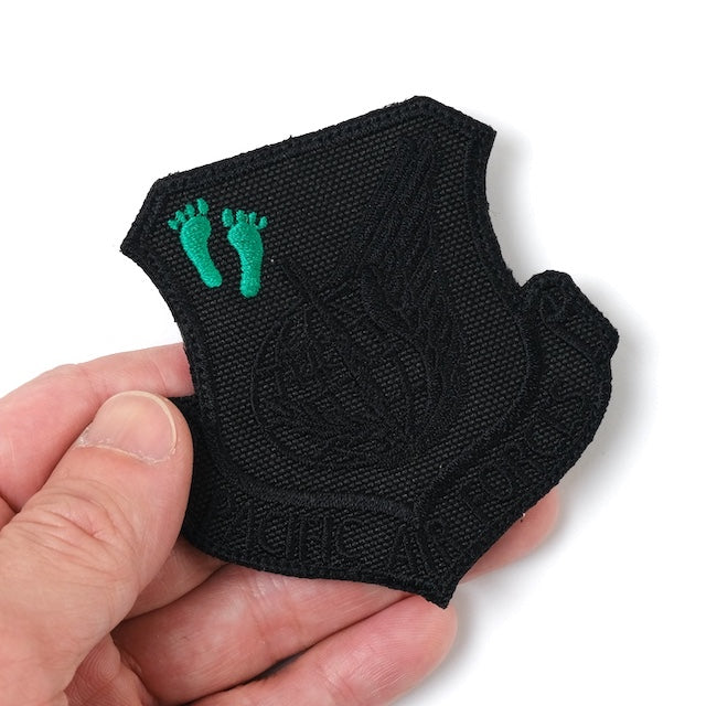 Military Patch（ミリタリーパッチ）PACIFIC AIR FORCES オールブラック ジョリーグリーン足跡 [フック付き]【レターパックプラス対応】【レターパックライト対応】