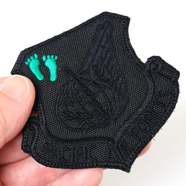 Military Patch（ミリタリーパッチ）PACIFIC AIR FORCES オールブラック ジョリーグリーン足跡 [フック付き]【レターパックプラス対応】【レターパックライト対応】