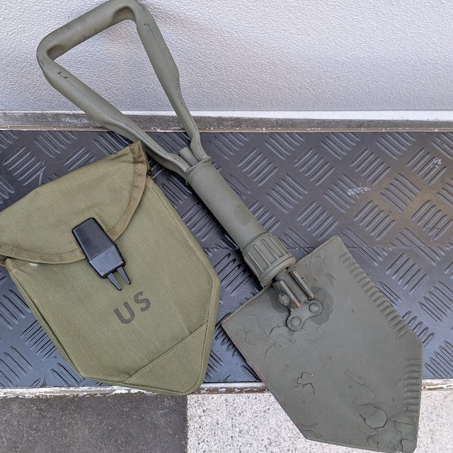 【店頭販売のみ】US（米軍放出品）三つ折りシャベル ナイロンケース付き 中古品 [E-Tool][フォールディングショベル]