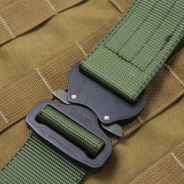 US（米軍放出品）カスタム Cobra Buckle ナイロンウェブベルト OD [US Litter Strap Custom Cobra Web Belt]