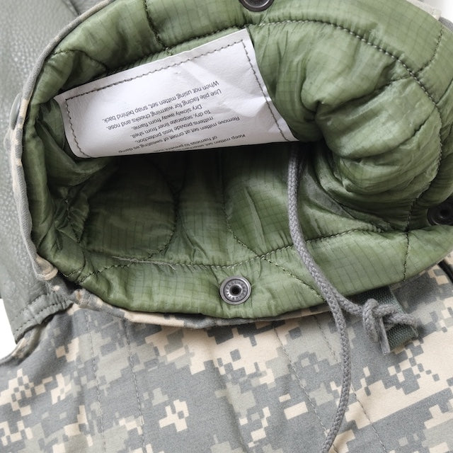 US (U.S. Military Surplus) Extreme Cold Weather (ECW) Mitten Set ACU/UCP