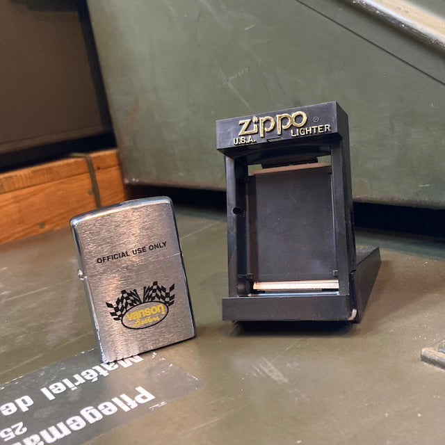 【店頭販売のみ】ZIPPO（ジッポ）VANSON フラッグ [未使用]