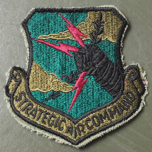Military Patch（ミリタリーパッチ）STRATEGIC AIR COMMAND 戦略航空軍団 カットエッジ [サブデュード]【レターパックプラス対応】【レターパックライト対応】