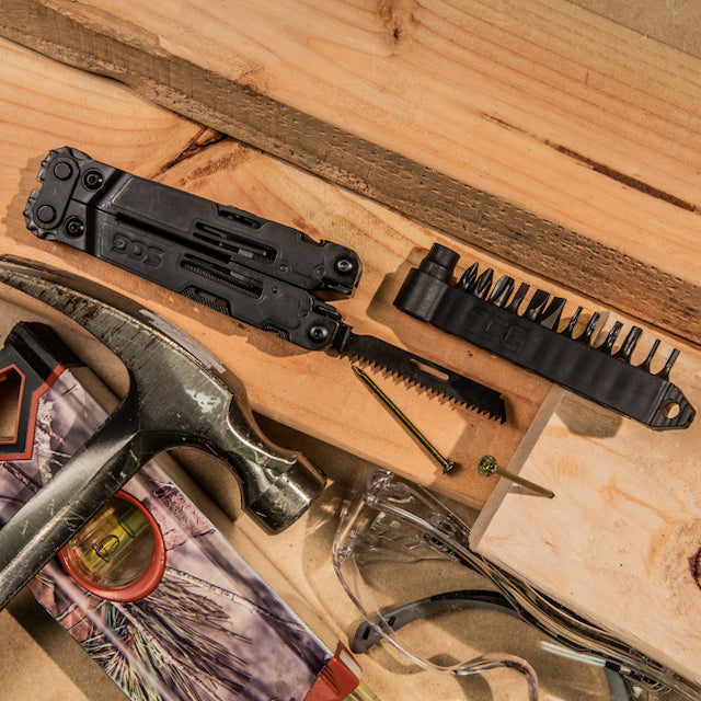 SOG（ソグ）POWERACCESS DELUXE BLACK マルチツール [ベルト対応ナイロンポーチ付]
