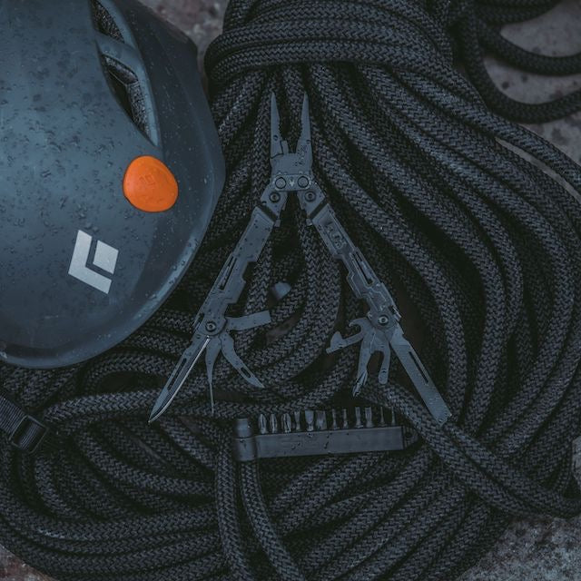 SOG（ソグ）POWERACCESS DELUXE BLACK マルチツール [ベルト対応ナイロンポーチ付]