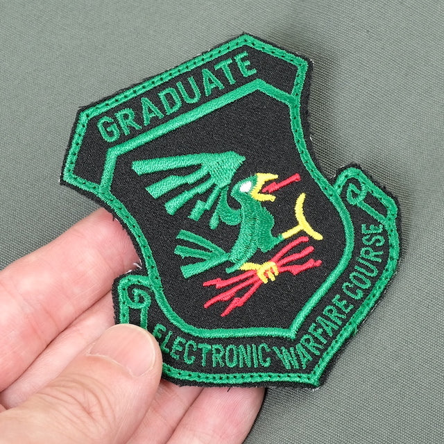 Military Patch（ミリタリーパッチ）33D ELECTRONIC WARFARE COUSE GRADUATE パッチ [ベルクロ付き]