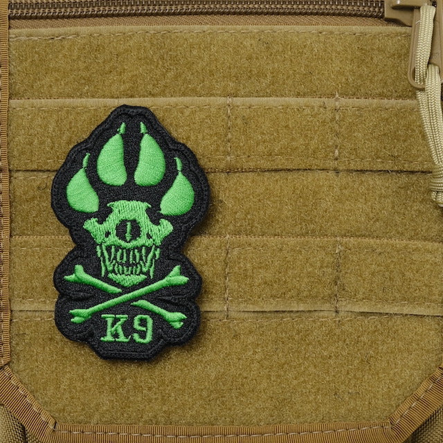 Military Patch（ミリタリーパッチ）K-9 Skull and Crossbones パッチ [フック付き]【レターパックプラス対応】【レターパックライト対応】