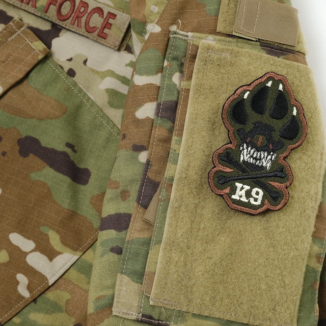 Military Patch（ミリタリーパッチ）K-9 Skull and Crossbones パッチ [フック付き]【レターパックプラス対応】【レターパックライト対応】