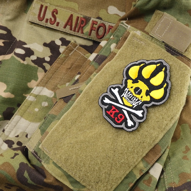 Military Patch（ミリタリーパッチ）K-9 Skull and Crossbones パッチ [フック付き]【レターパックプラス対応】【レターパックライト対応】