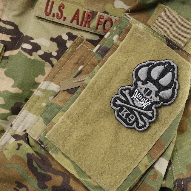 Military Patch（ミリタリーパッチ）K-9 Skull and Crossbones パッチ [フック付き]【レターパックプラス対応】【レターパックライト対応】